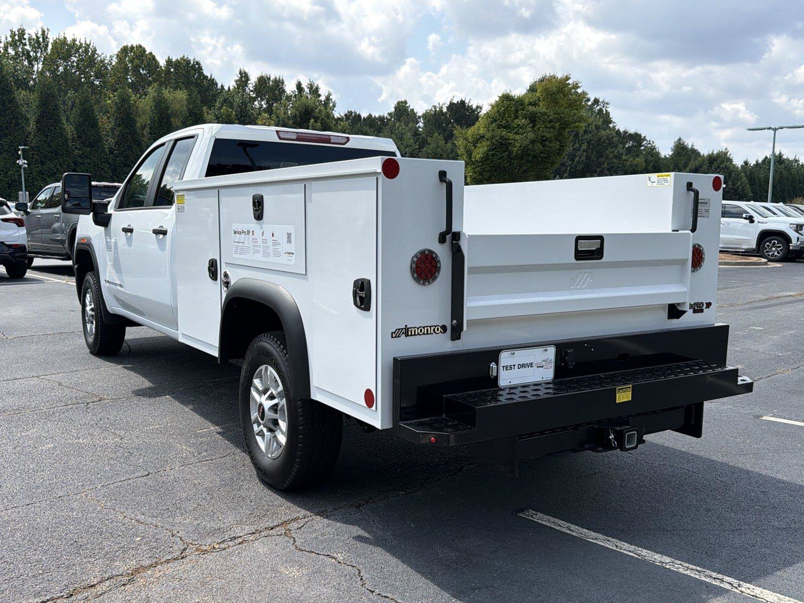 New 2026 GMC Sierra 2500 Pro w/ Convenience Package RWD image 4
