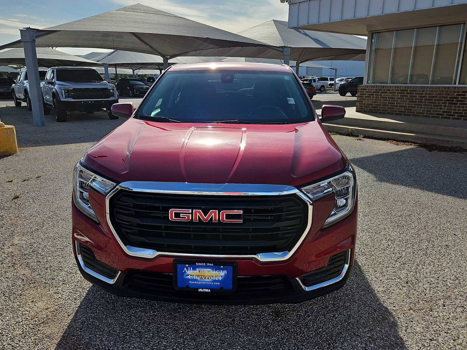 Used 2024 GMC Terrain SLE FWD image 3