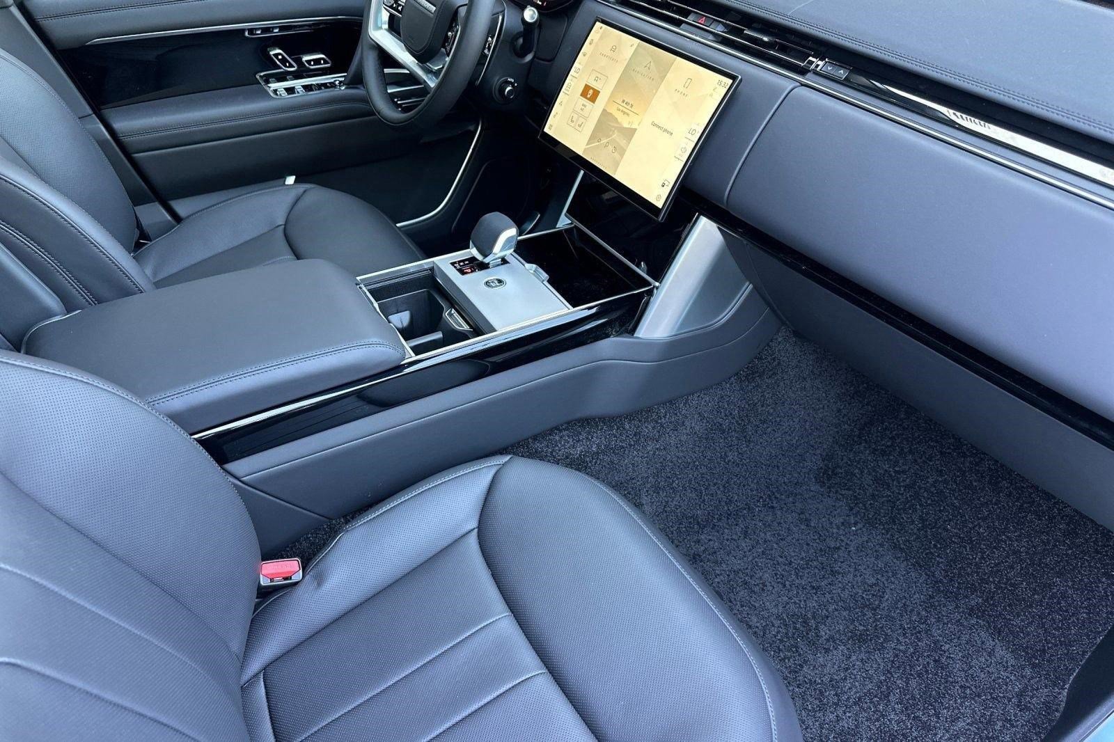 New 2026 Land Rover Range Rover Long Wheelbase SE AWD/4WD image 28
