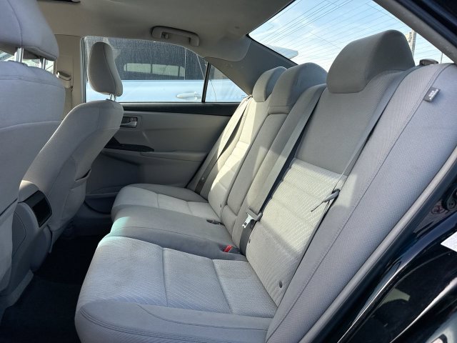 Used 2015 Toyota Camry LE FWD image 14