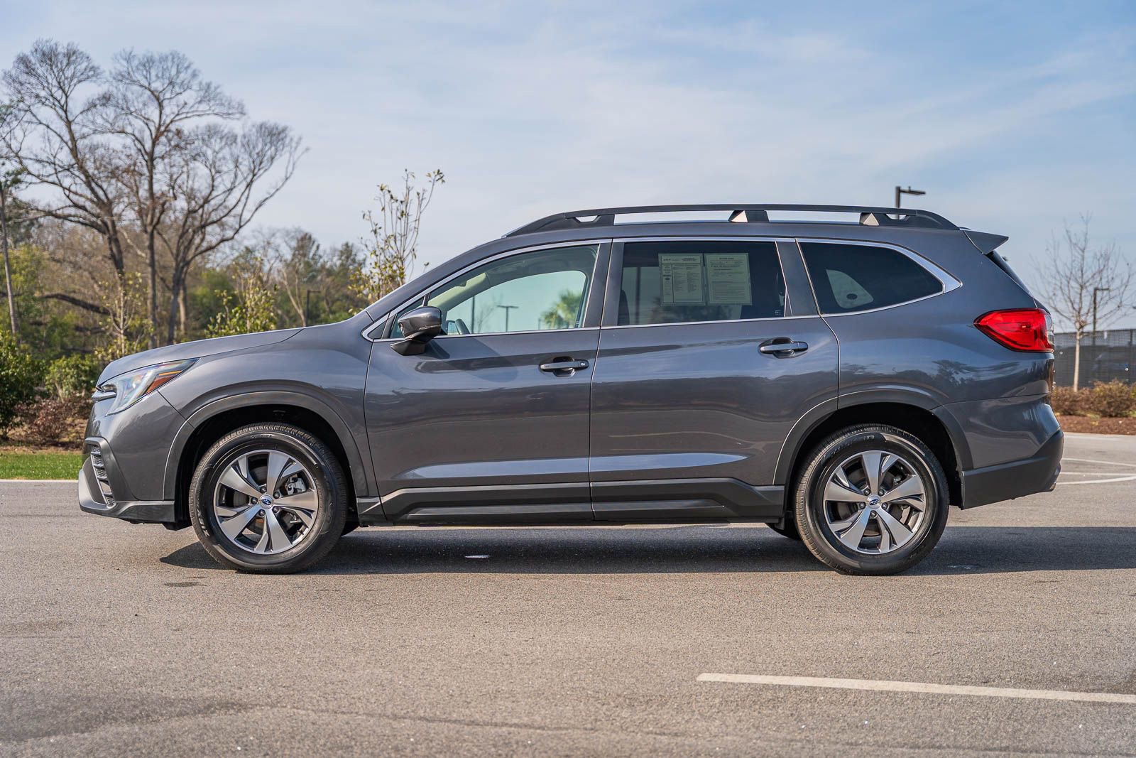 Used 2024 Subaru Ascent Premium w/ Convenience Package image 4