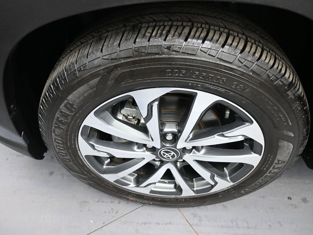 Certified 2023 Toyota Corolla Cross XLE image 14