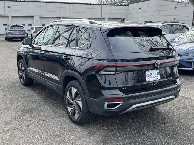 Used 2025 Volkswagen Taos SE w/ Panoramic Sunroof Package AWD/4WD image 7