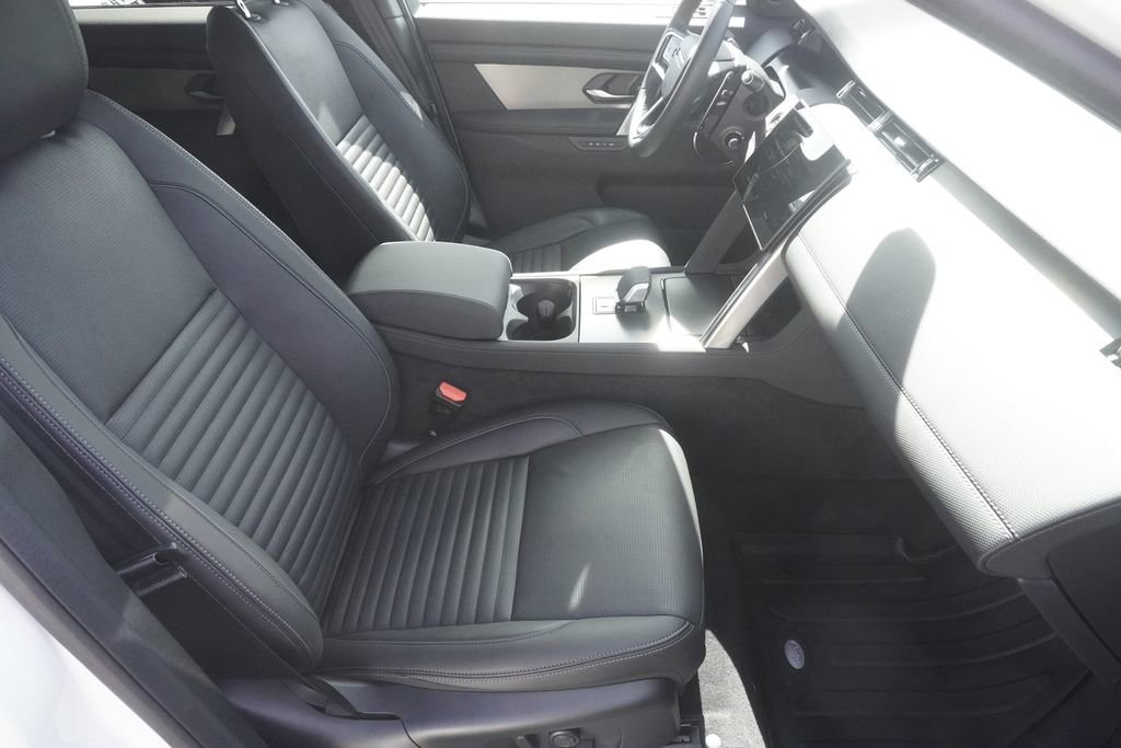 Used 2025 Land Rover Discovery Sport Dynamic SE image 23