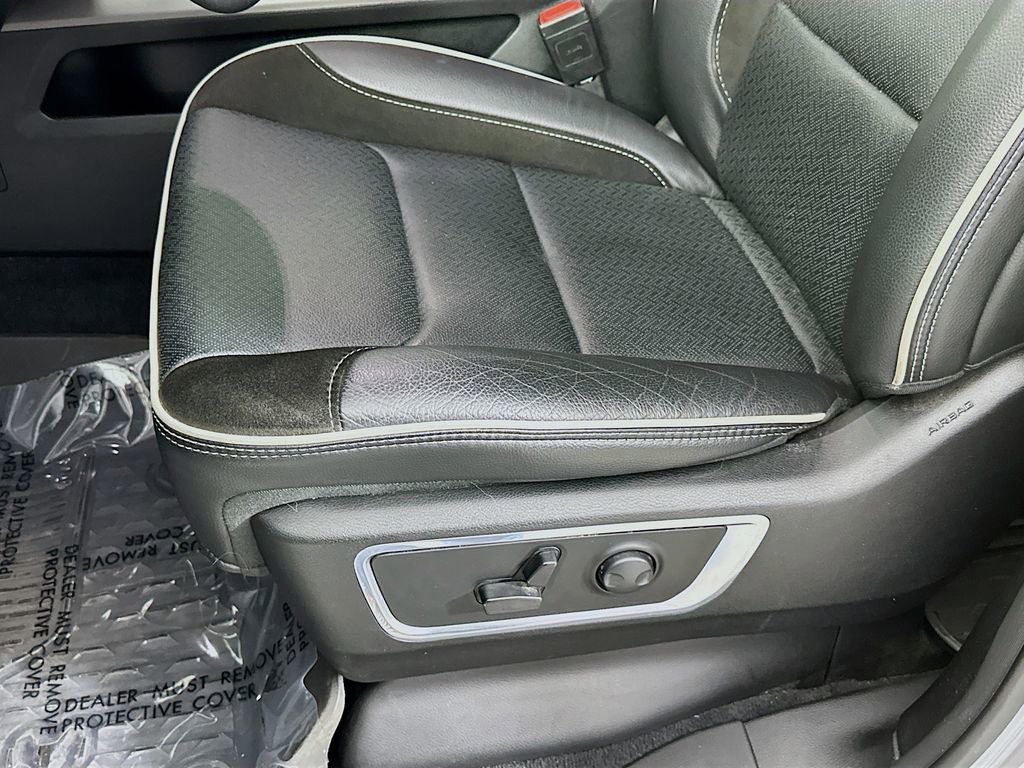 Used 2025 RAM 1500 Laramie w/ Sport Appearance Package image 31