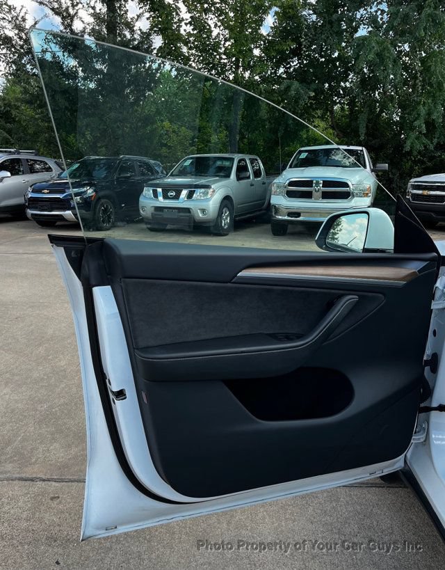 Used 2024 Tesla Model Y Long Range AWD/4WD image 25