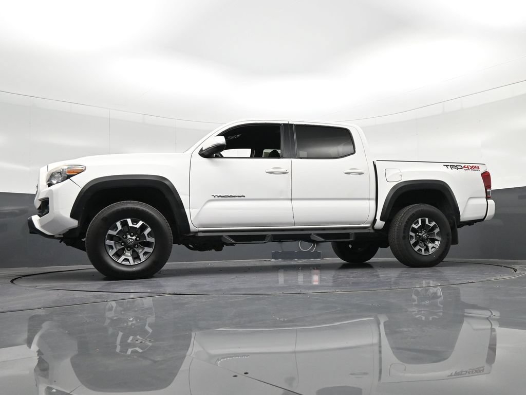 Used 2018 Toyota Tacoma TRD Off-Road w/ Technology Package AWD/4WD image 34