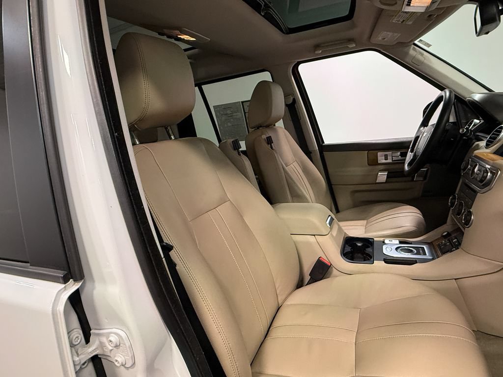 Used 2016 Land Rover LR4 HSE AWD/4WD image 64