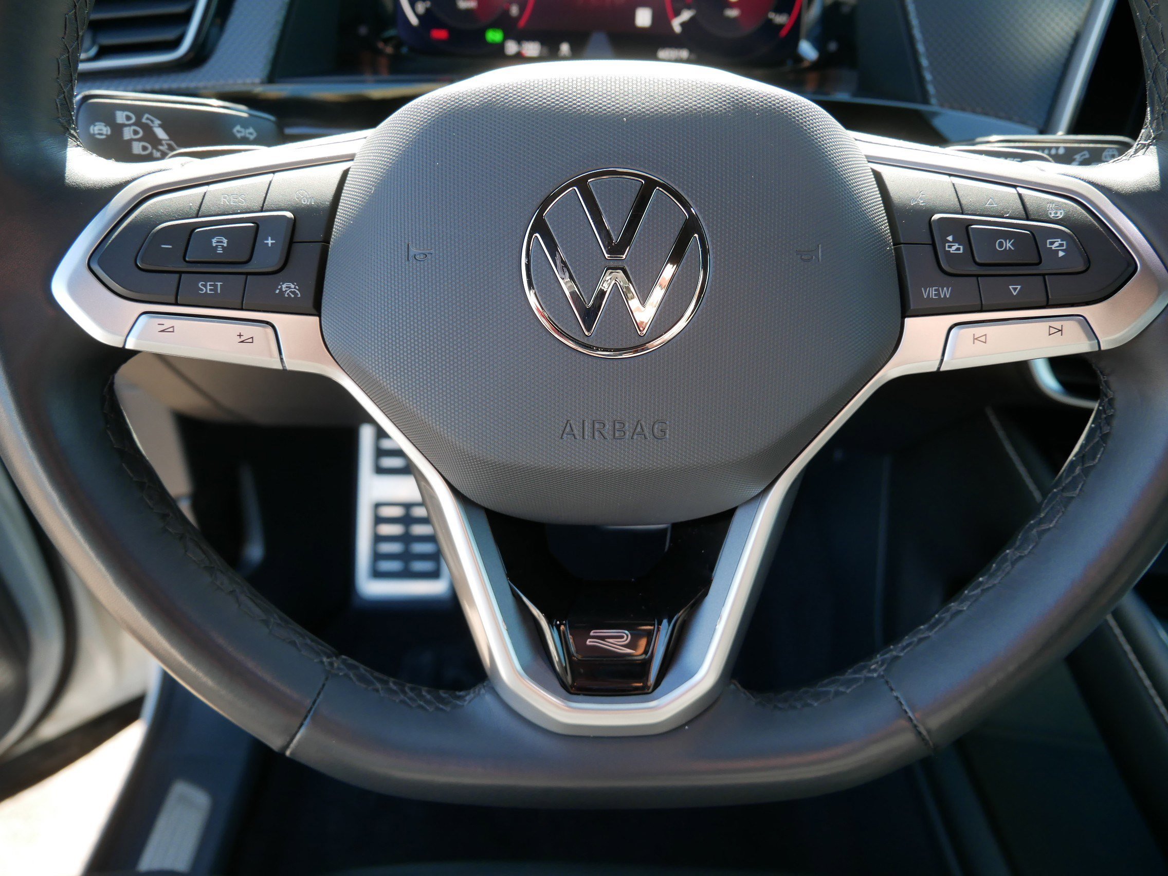 Certified 2024 Volkswagen Atlas Cross Sport SEL R-Line image 25