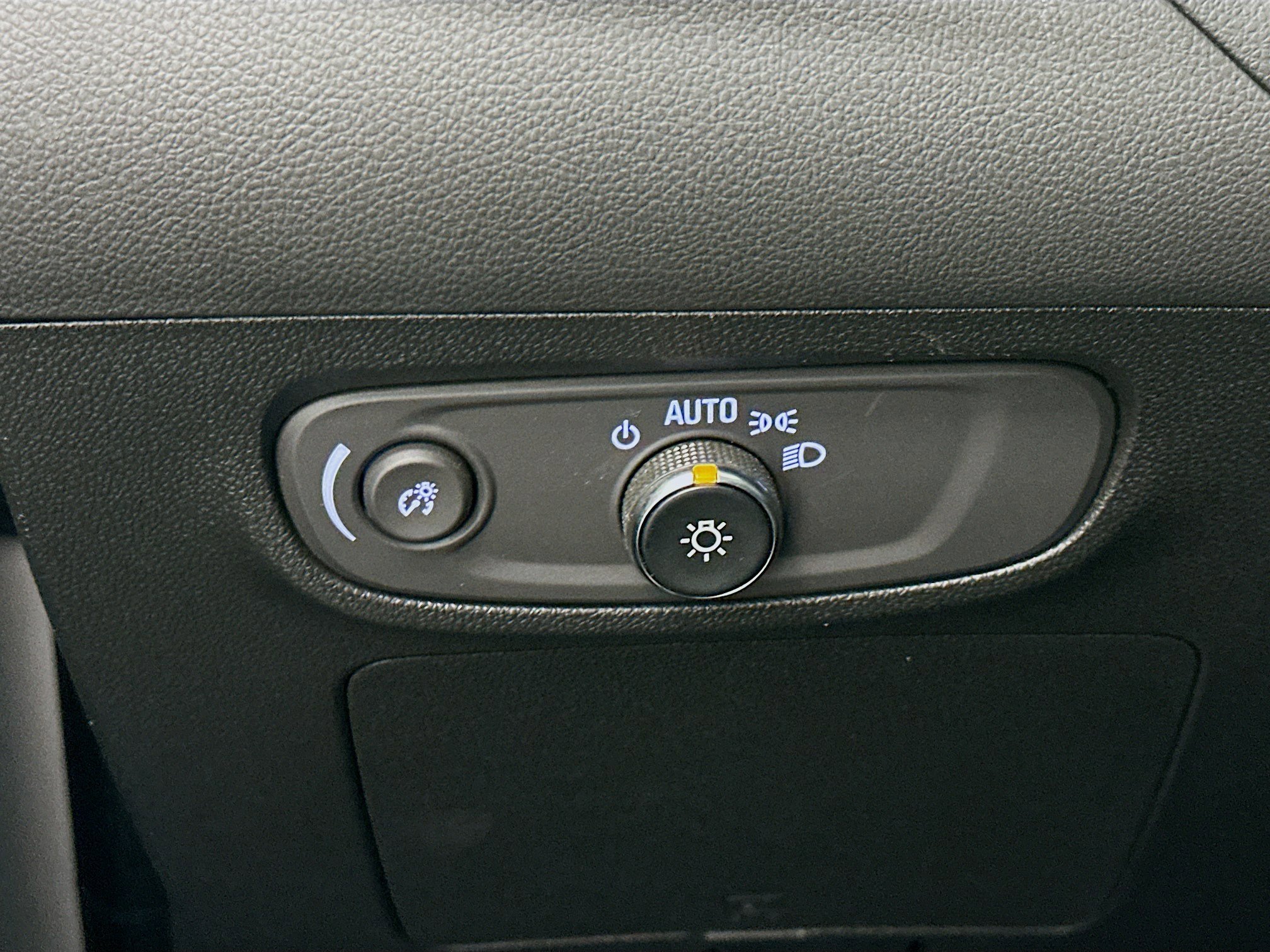 Used 2025 Buick Encore GX Preferred AWD/4WD image 17
