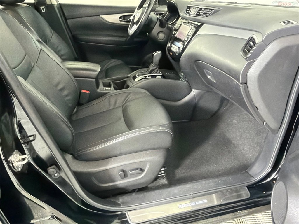 Used 2020 Nissan Rogue Sport SL w/ Premium Package image 15
