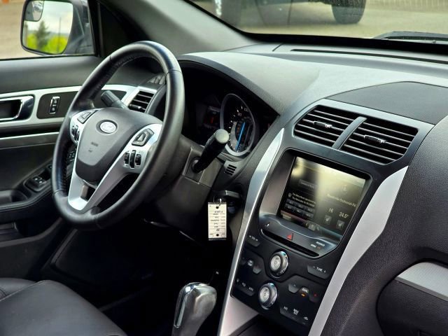 Used 2015 Ford Explorer XLT w/ Equipment Group 202B AWD/4WD image 17