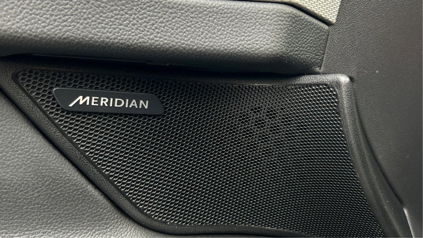 Used 2016 Jaguar XF Premium image 38