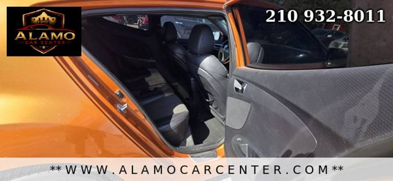Used 2013 Hyundai Veloster w/ Style Pkg FWD image 17