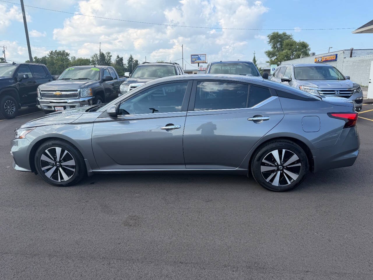 Used 2022 Nissan Altima 2.5 SV FWD image 2