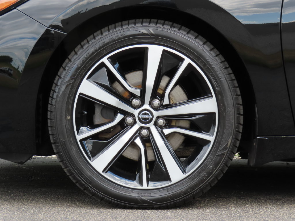 Used 2023 Nissan Maxima SL FWD image 12