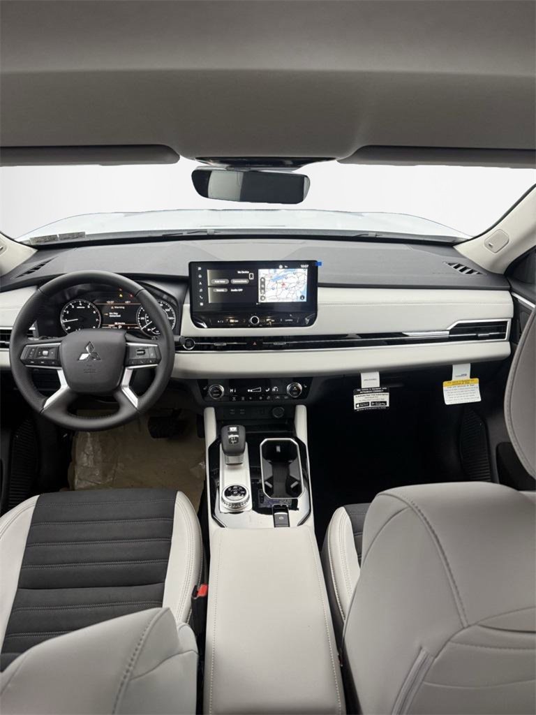 New 2025 Mitsubishi Outlander SE image 36