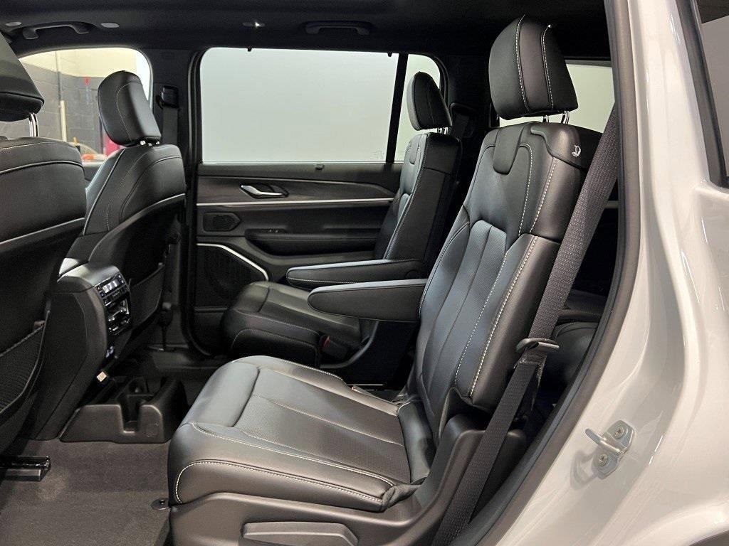 New 2025 Jeep Grand Cherokee L Limited w/ Luxury Tech Group II image 11