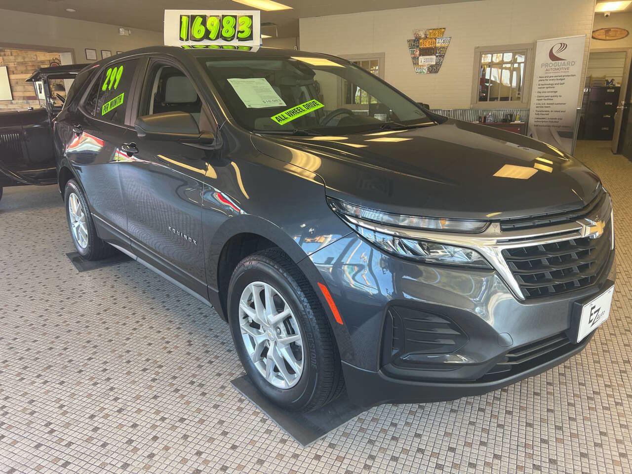 Used 2022 Chevrolet Equinox LS image 2