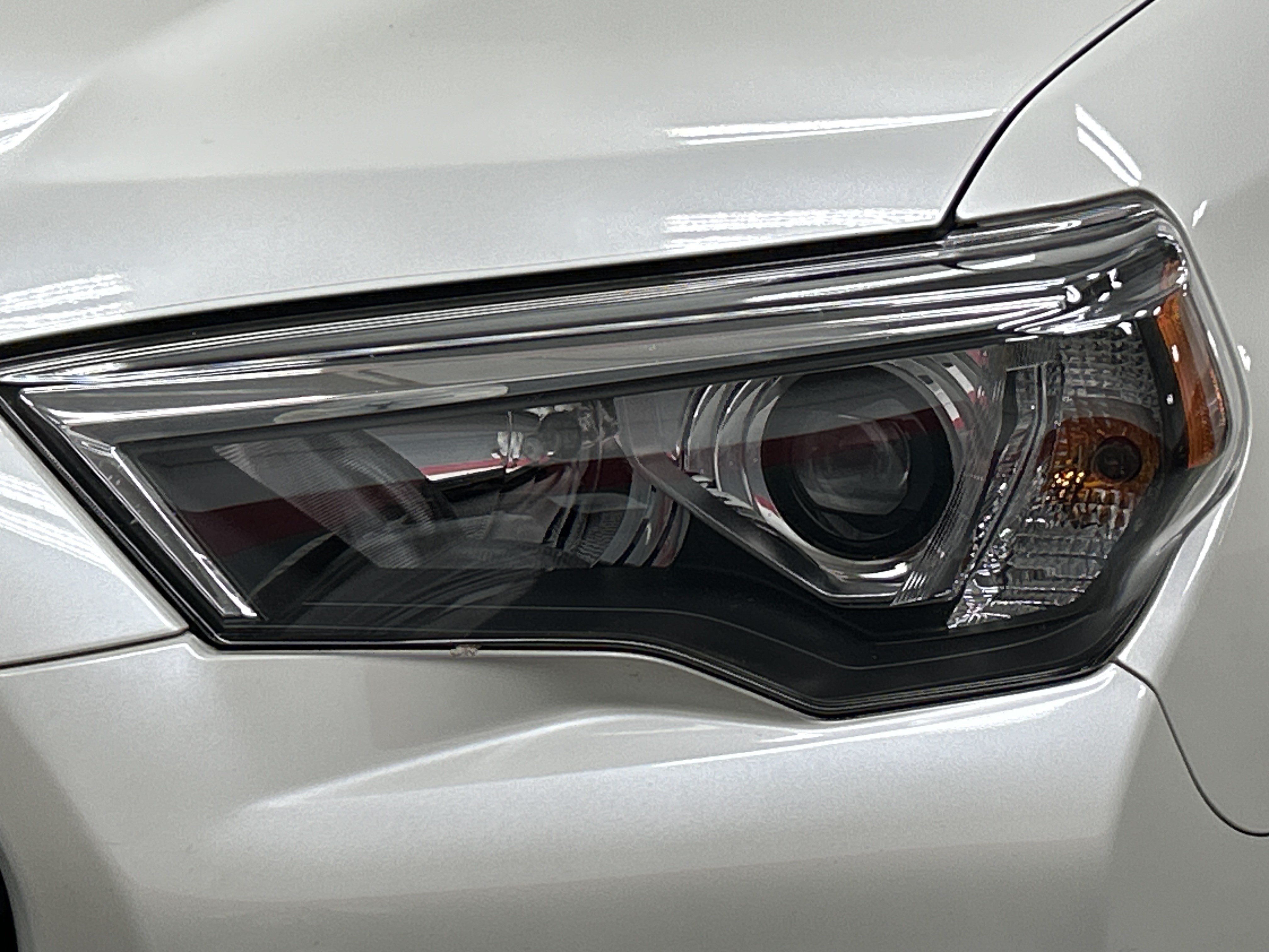 Used 2022 Toyota 4Runner Limited AWD/4WD image 6