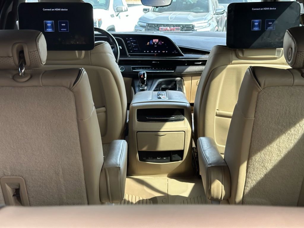 Used 2024 Cadillac Escalade Premium Luxury image 9