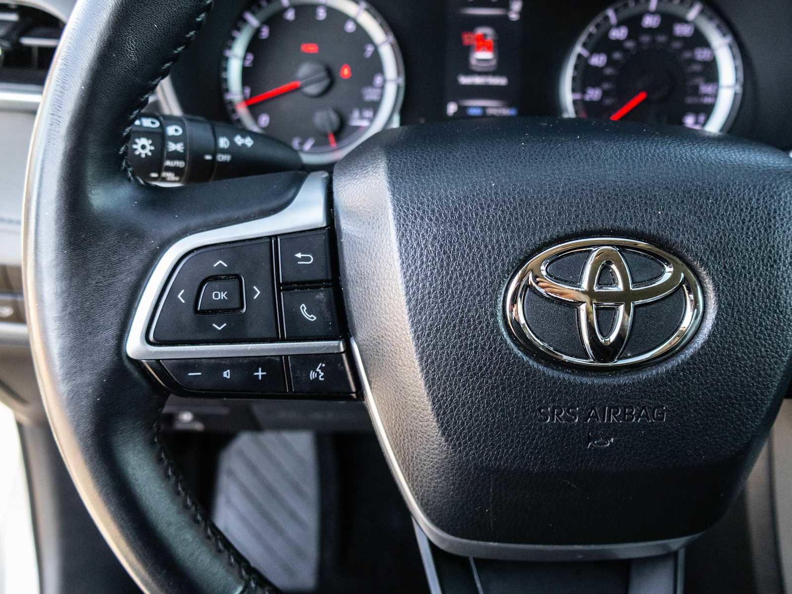 Used 2022 Toyota Highlander LE FWD image 39