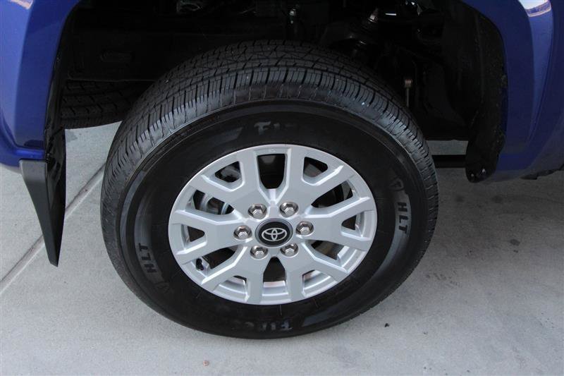 Used 2025 Toyota Tacoma SR5 AWD/4WD image 30