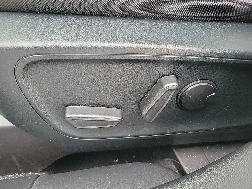 Used 2020 Ford Escape SE image 16