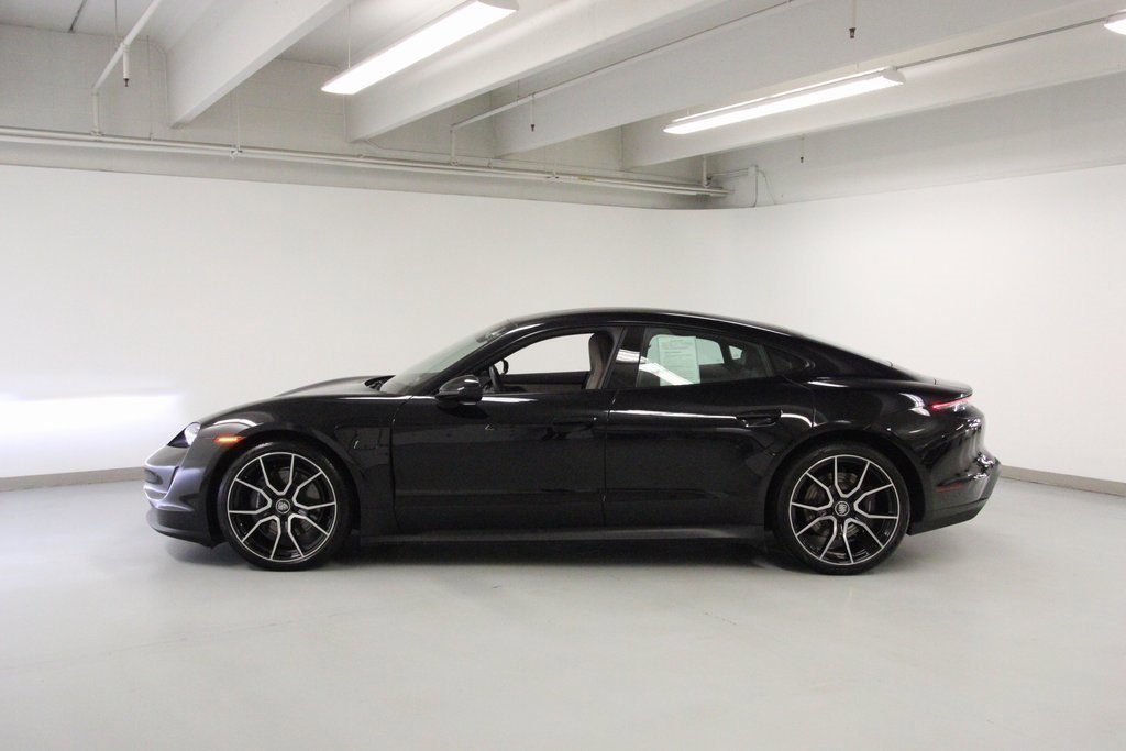 Used 2022 Porsche Taycan image 7