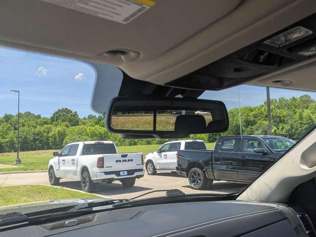 Used 2016 RAM 1500 Laramie w/ Convenience Group AWD/4WD image 32