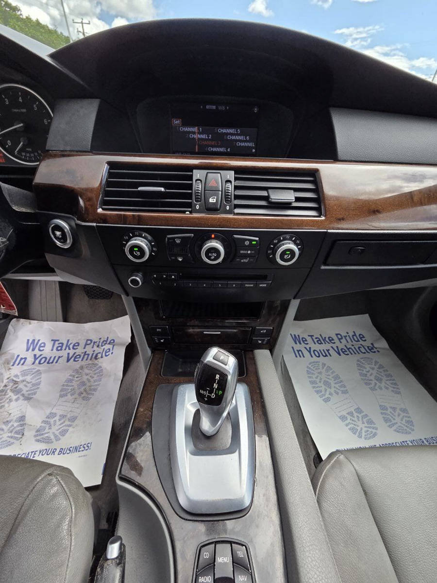 Used 2010 BMW 528i xDrive Sedan AWD/4WD image 19