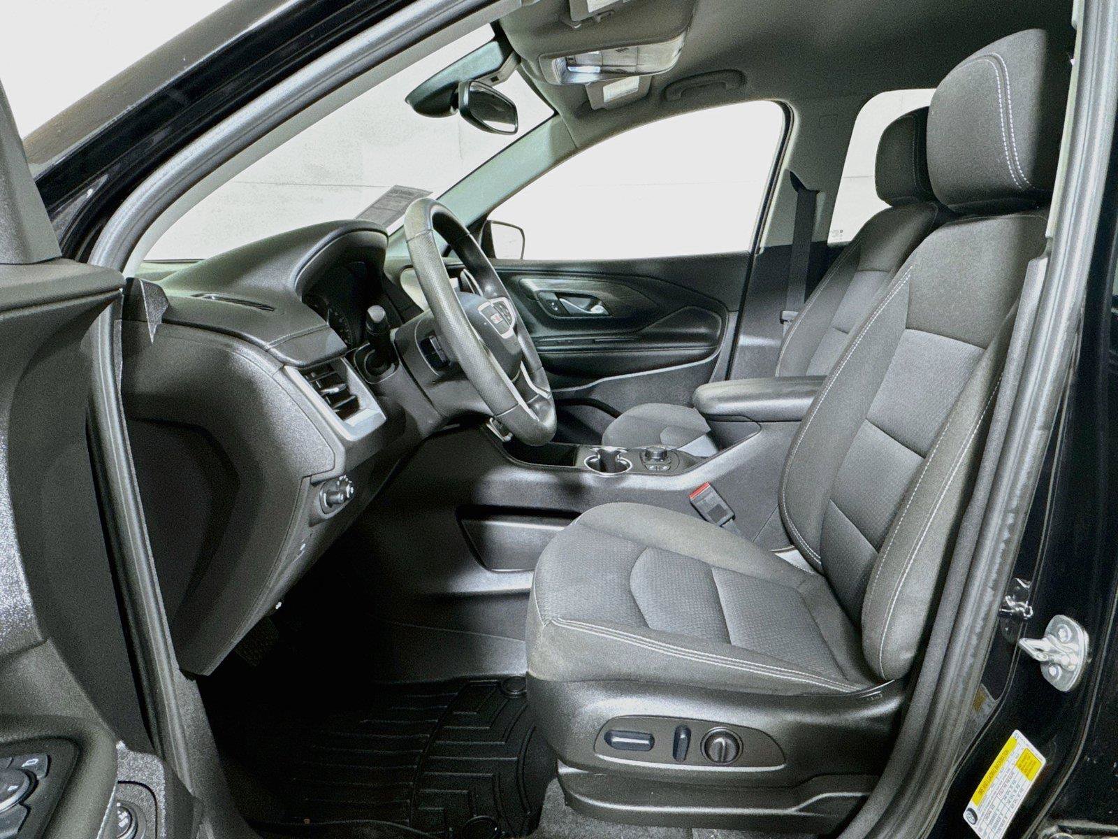 Used 2024 GMC Terrain SLE w/ Driver Convenience Package FWD image 19