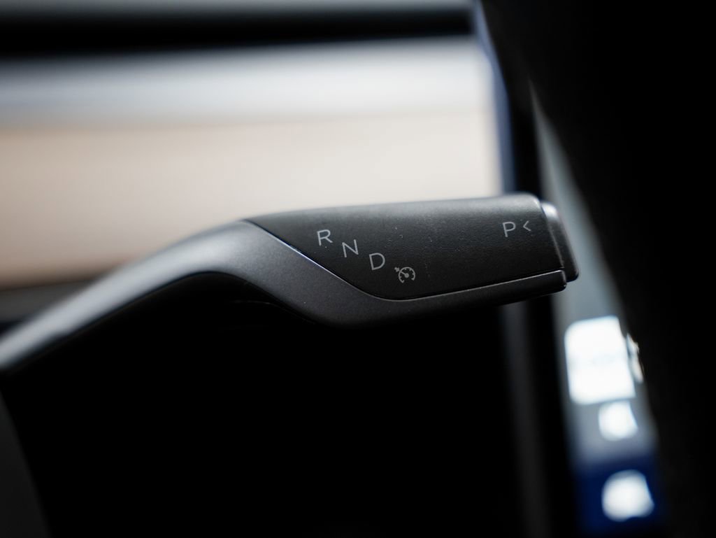 Used 2024 Tesla Model Y Long Range AWD/4WD image 18