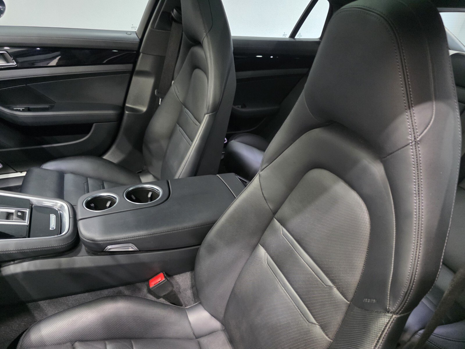 Used 2023 Porsche Panamera RWD image 8