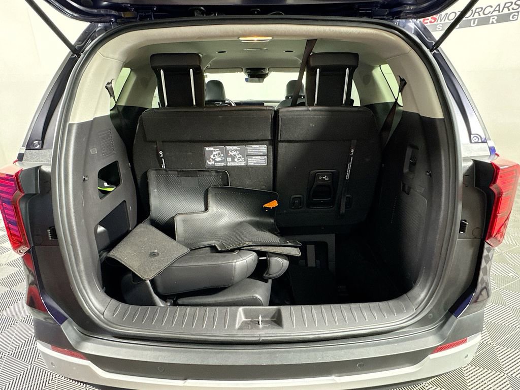 Used 2025 Kia Carnival FWD image 26