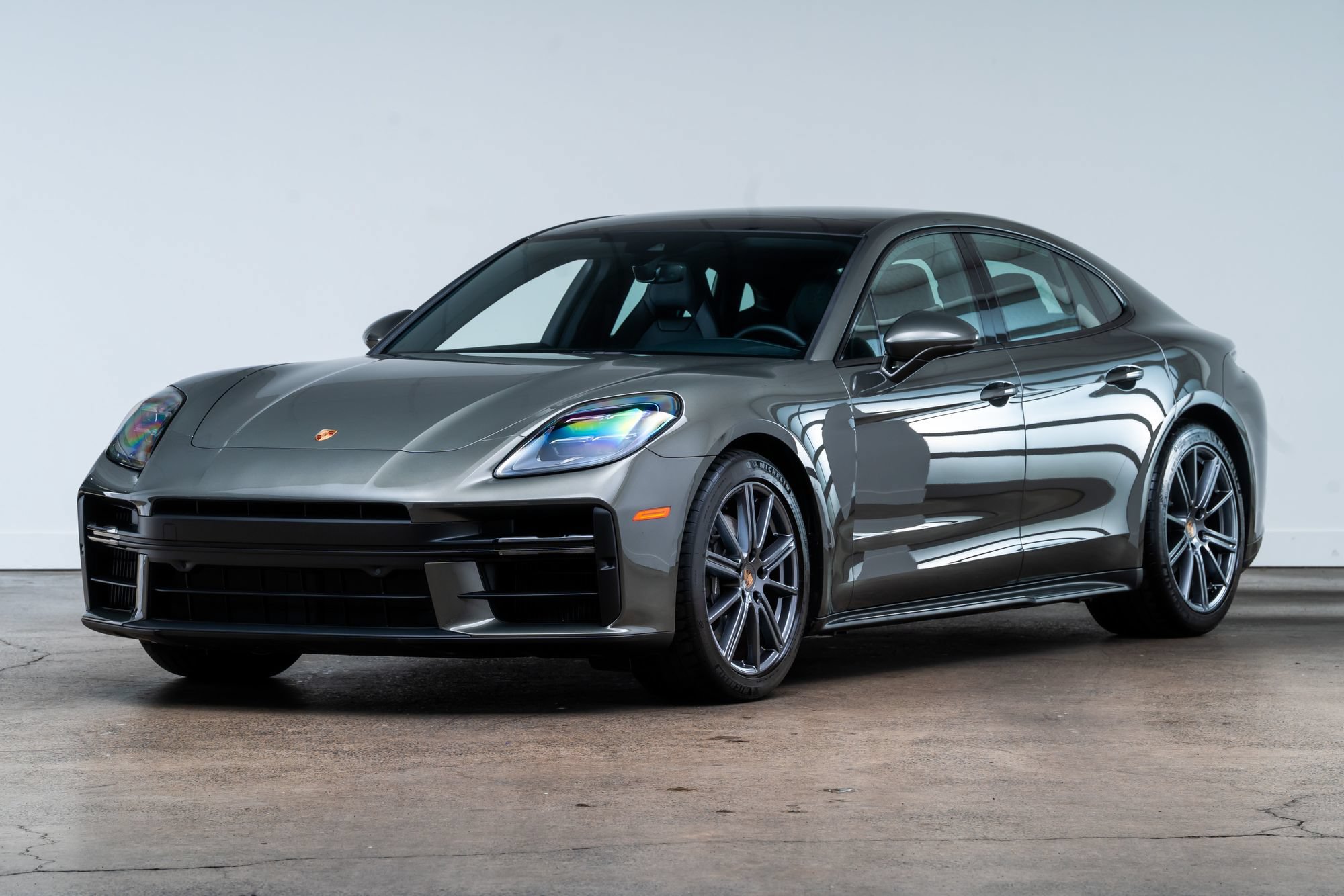 Used 2024 Porsche Panamera RWD image 4