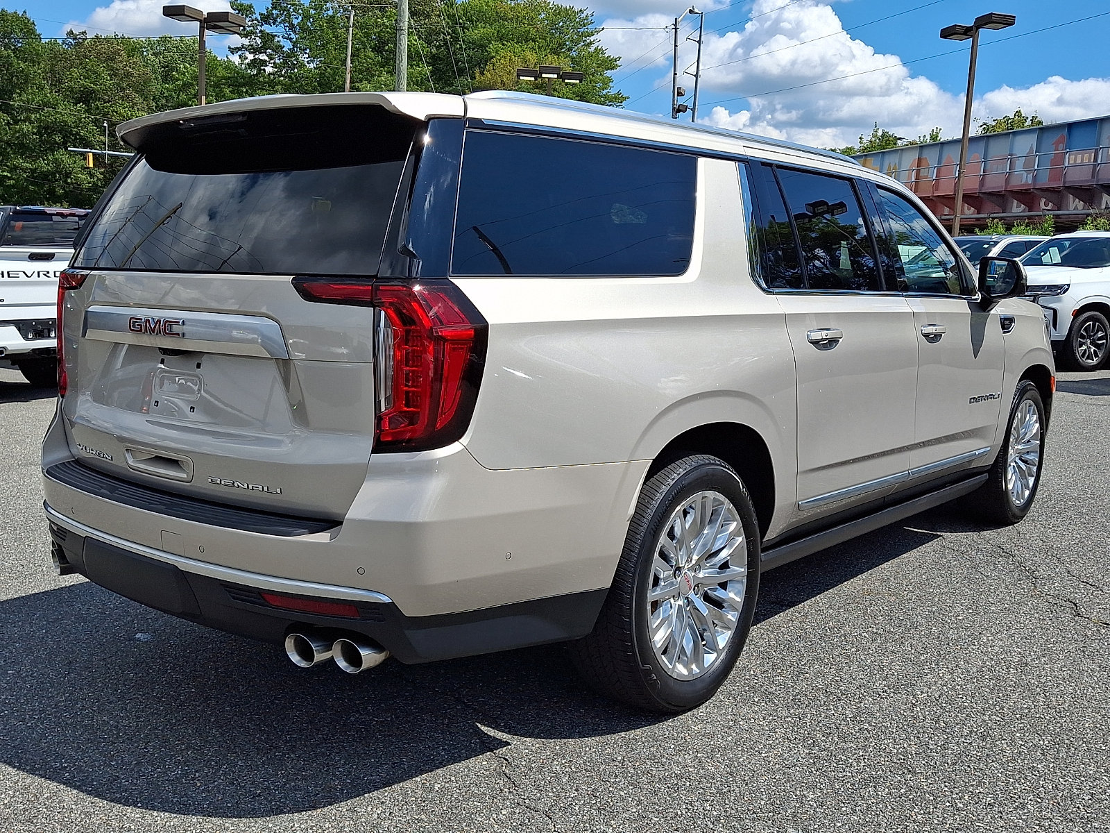 Certified 2024 GMC Yukon XL Denali w/ Denali Reserve Package AWD/4WD image 6