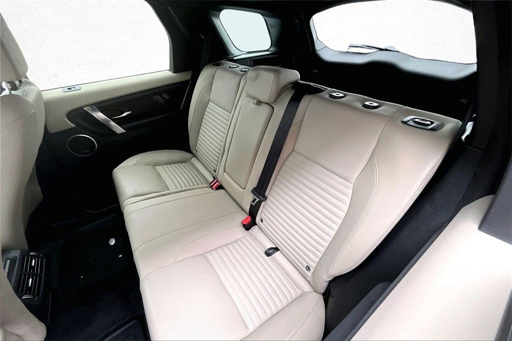 Used 2023 Land Rover Discovery Sport SE image 21
