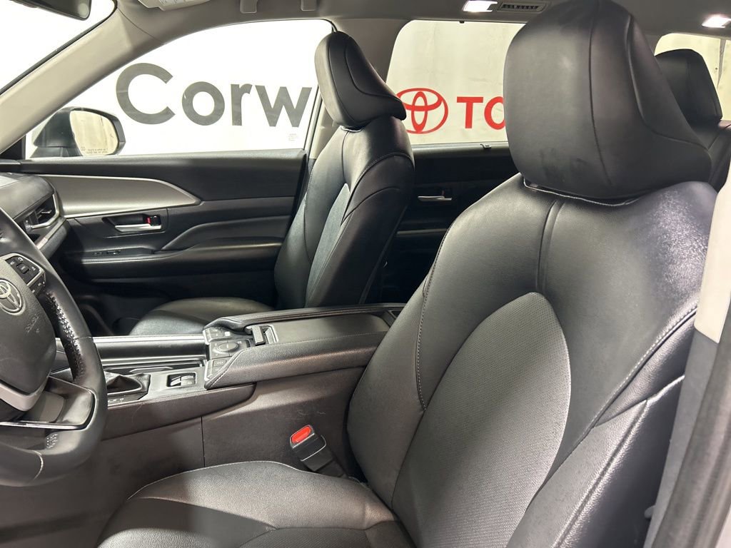 Used 2025 Toyota Grand Highlander AWD image 22