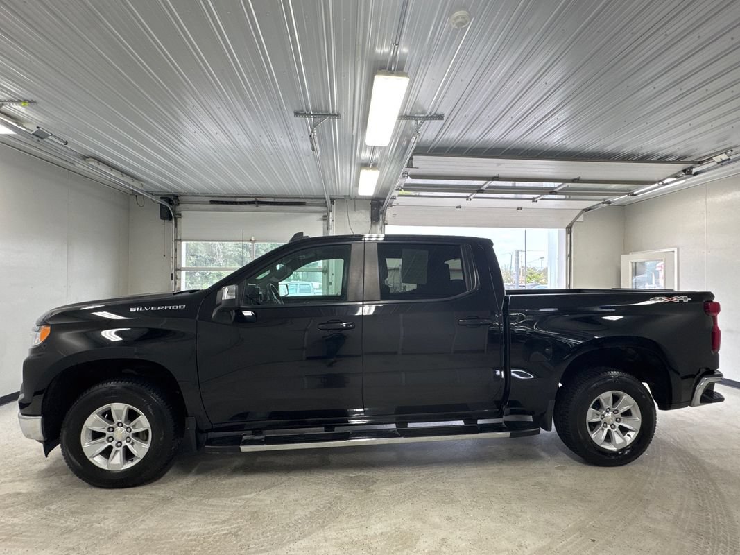 Used 2023 Chevrolet Silverado 1500 LT w/ Protection Package AWD/4WD image 2