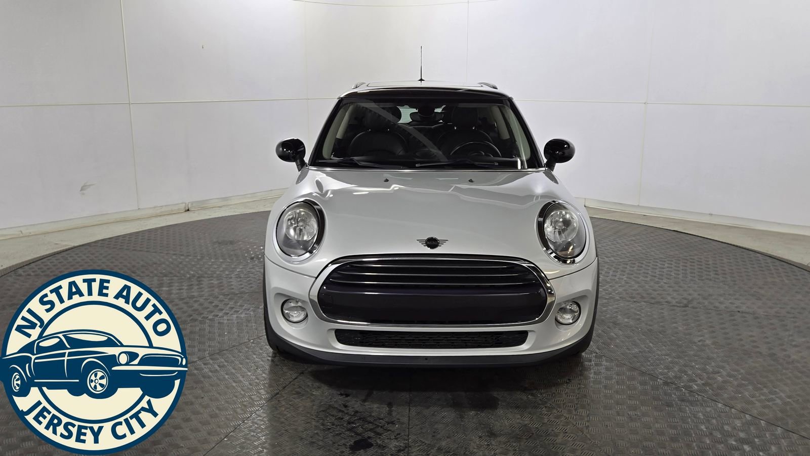 Used 2019 MINI Cooper 2-Door Hardtop FWD video 2