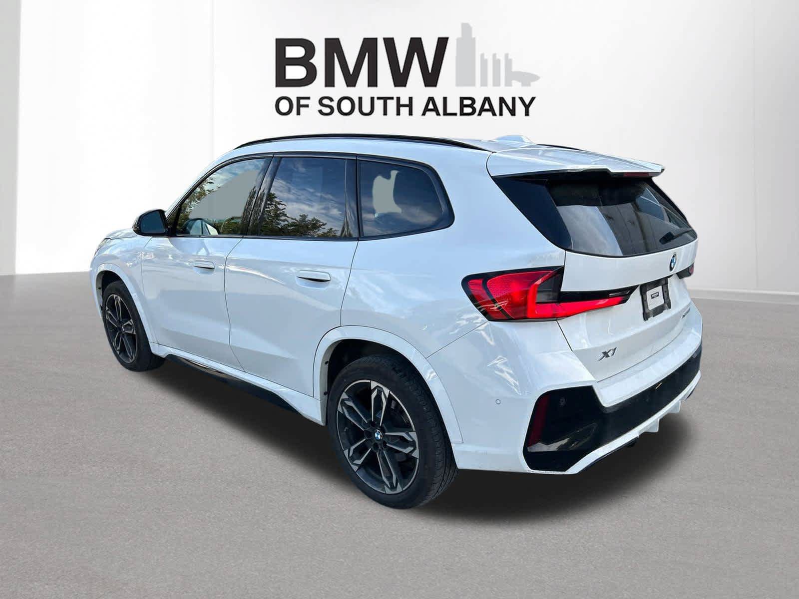 Used 2023 BMW X1 xDrive28i w/ M Sport Package AWD/4WD image 3