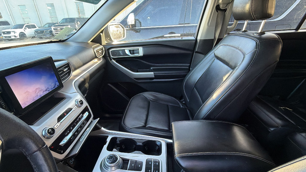 Certified 2023 Ford Explorer XLT w/ Equipment Group 202A RWD image 10