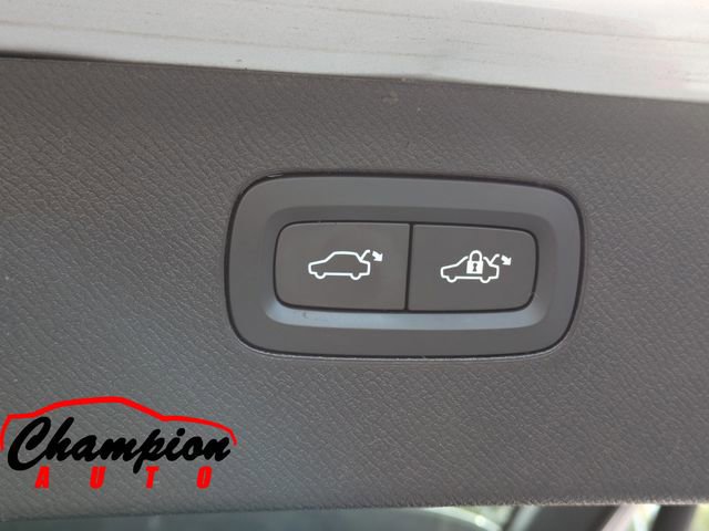 Used 2020 Volvo XC90 T6 Momentum w/ Protection Package Premier image 17