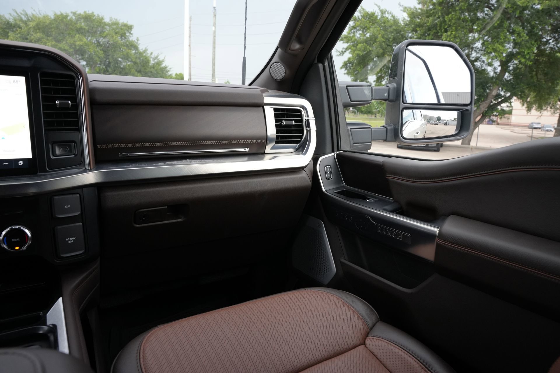 Used 2025 Ford F350 King Ranch w/ FX4 Off-Road Package AWD/4WD image 8