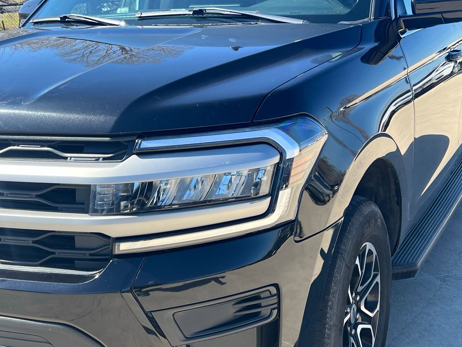 Used 2024 Ford Expedition Max XLT image 4