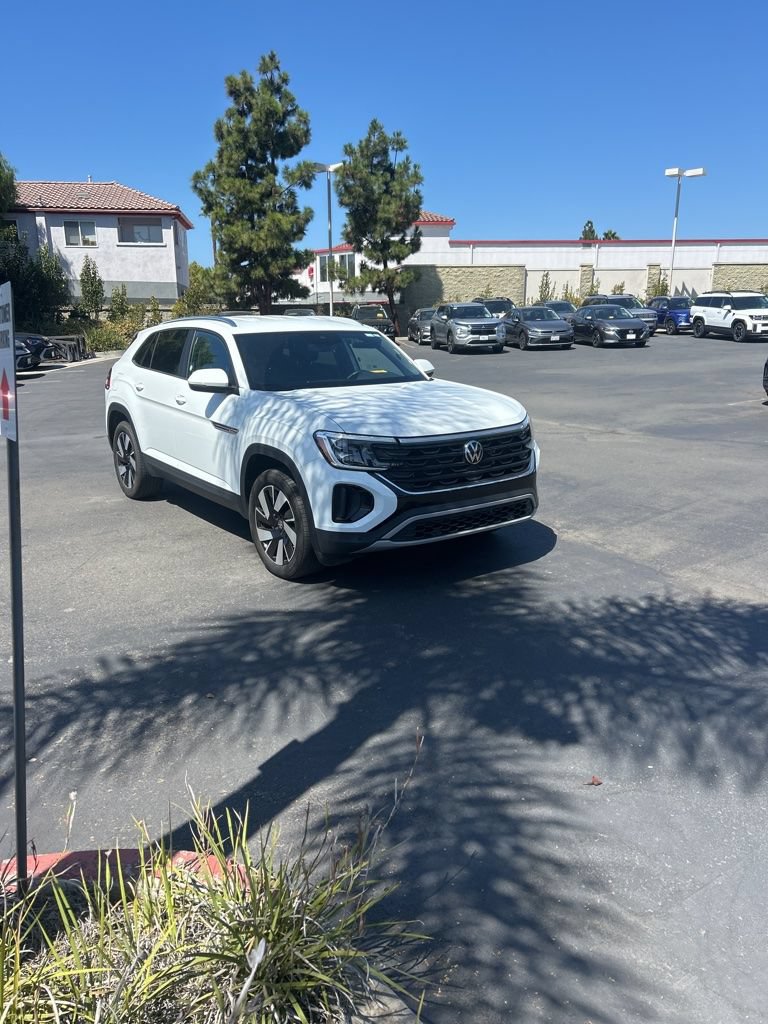 Used 2025 Volkswagen Atlas Cross Sport SE FWD image 5
