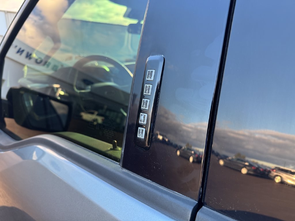 Used 2022 Ford F150 Lariat w/ Equipment Group 501A Mid AWD/4WD image 17