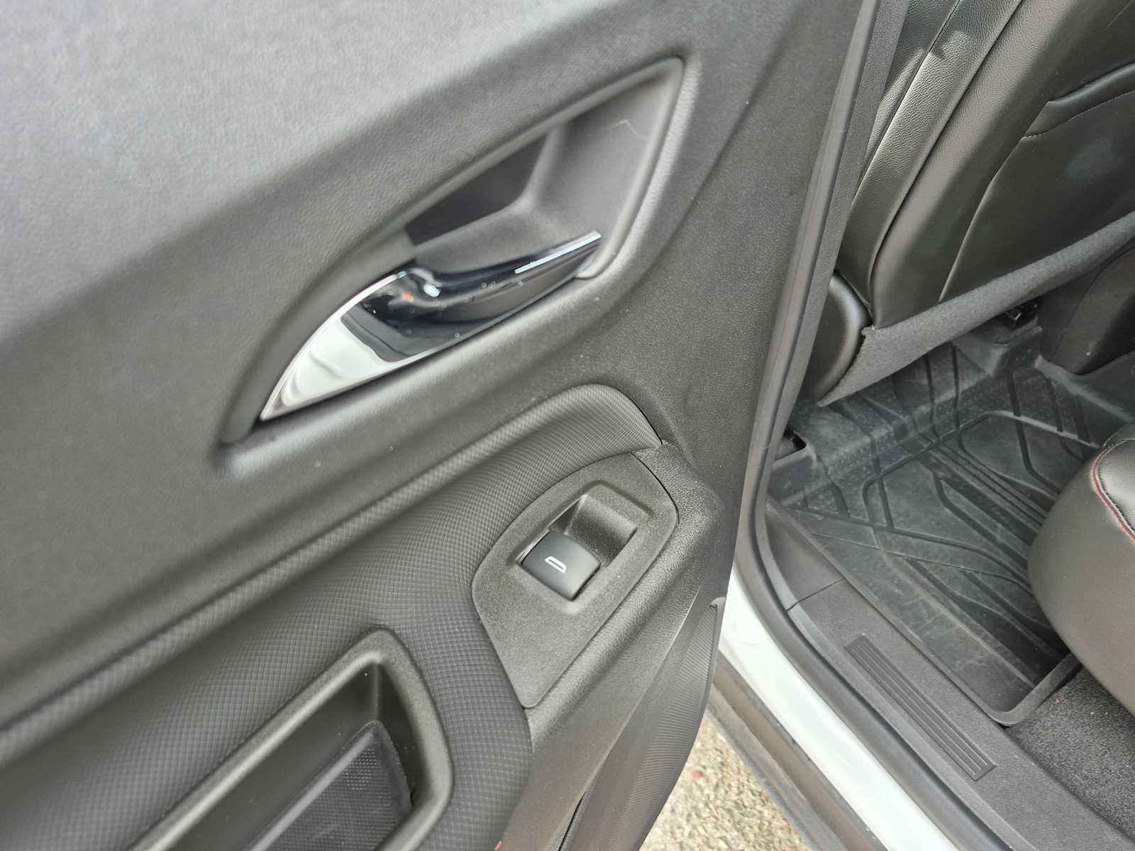 Used 2024 Chevrolet Equinox RS w/ RS Leather Package image 34