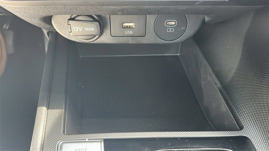 Used 2026 Hyundai Elantra SE FWD image 25